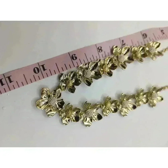 NWT J CREW GOLD TONE FLORAL DESIGN 3D NECKLACE WOMENS JEWELRY - Picture 5 of 5